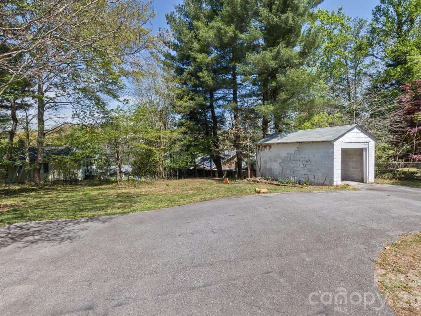 163 Arthur Road, Asheville, NC 28806.  MLS# CAR4370010, YatesRealty ID 13771. Driveway/backyard