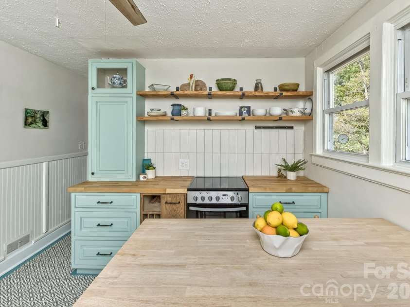 163 Arthur Road, Asheville, NC 28806.  MLS# CAR4370010, YatesRealty ID 13771. Kitchen