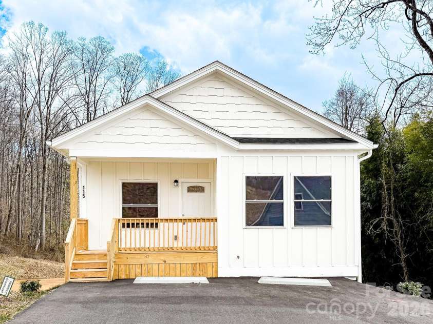 115 Northbend Drive, Asheville, NC 28804.  MLS# CAR4353733, YatesRealty ID 13772. 
