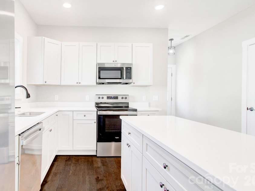 115 Northbend Drive, Asheville, NC 28804.  MLS# CAR4353733, YatesRealty ID 13772. 