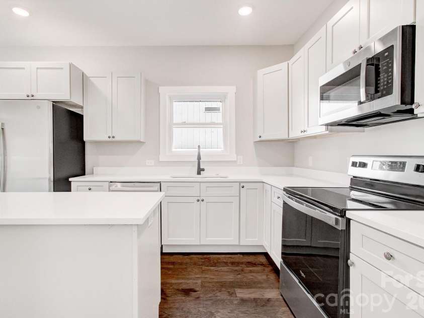 115 Northbend Drive, Asheville, NC 28804.  MLS# CAR4353733, YatesRealty ID 13772. 