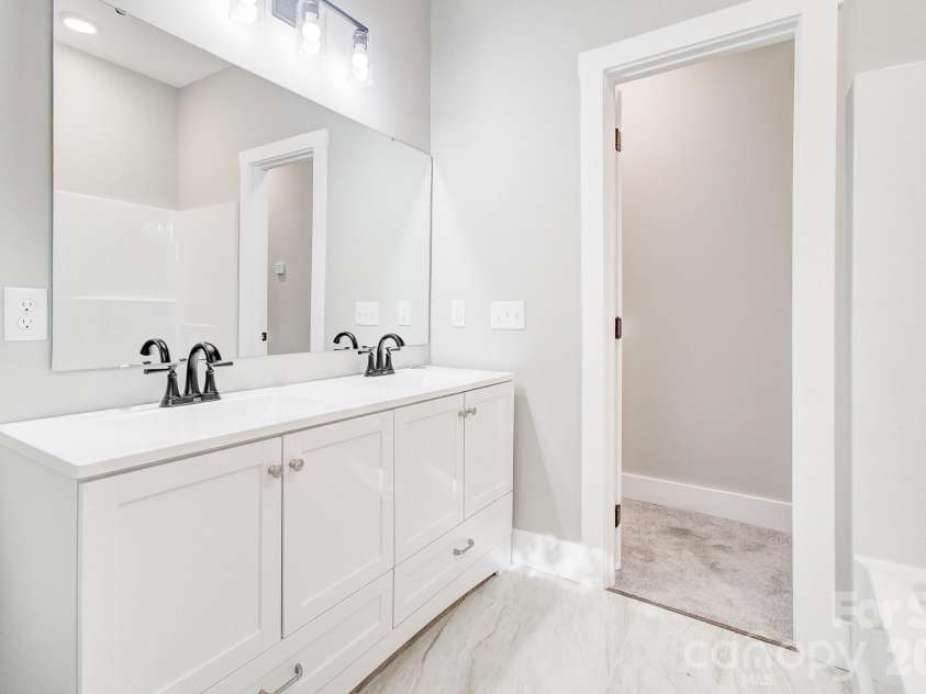 115 Northbend Drive, Asheville, NC 28804.  MLS# CAR4353733, YatesRealty ID 13772. 