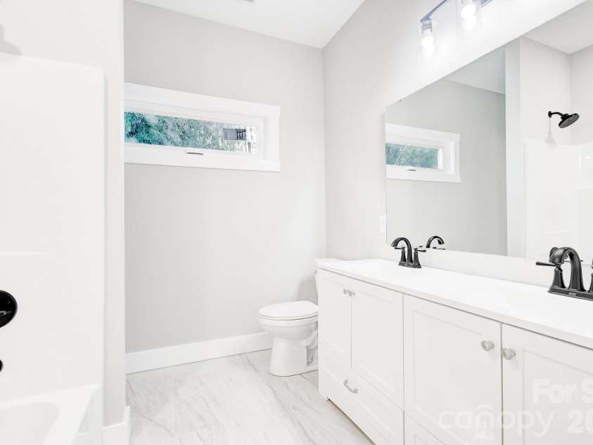115 Northbend Drive, Asheville, NC 28804.  MLS# CAR4353733, YatesRealty ID 13772. 
