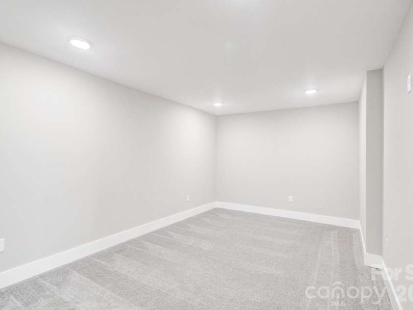 115 Northbend Drive, Asheville, NC 28804.  MLS# CAR4353733, YatesRealty ID 13772. 