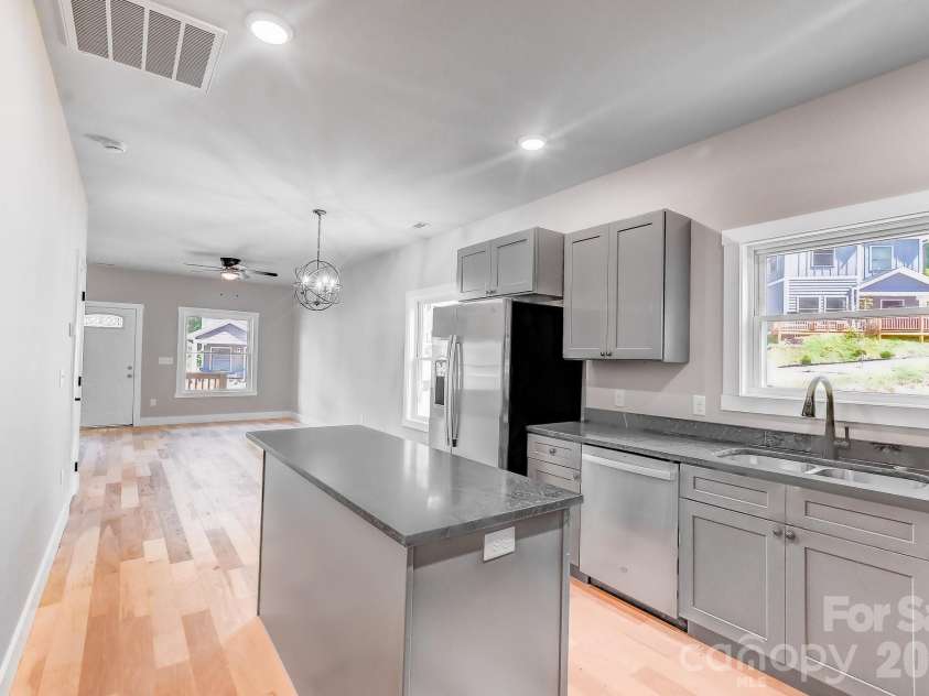 127 Northbend Drive, Asheville, NC 28804.  MLS# CAR4353731, YatesRealty ID 13773. 