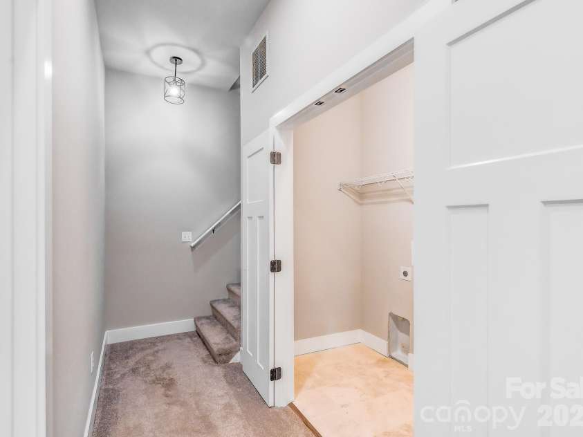 127 Northbend Drive, Asheville, NC 28804.  MLS# CAR4353731, YatesRealty ID 13773. 