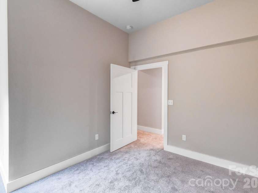 127 Northbend Drive, Asheville, NC 28804.  MLS# CAR4353731, YatesRealty ID 13773. 