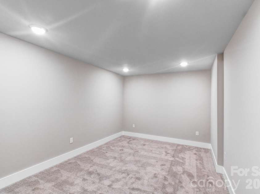 127 Northbend Drive, Asheville, NC 28804.  MLS# CAR4353731, YatesRealty ID 13773. 