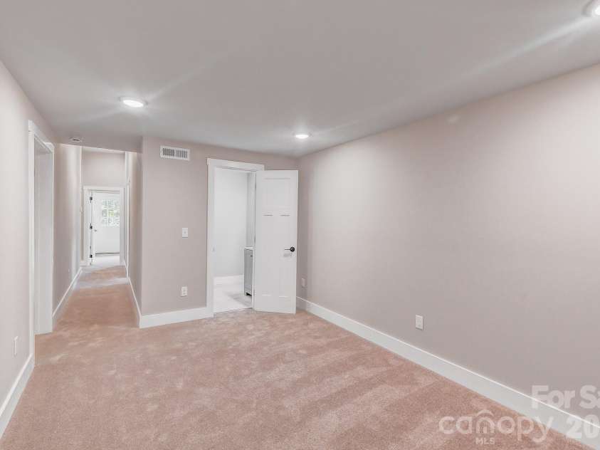 127 Northbend Drive, Asheville, NC 28804.  MLS# CAR4353731, YatesRealty ID 13773. 
