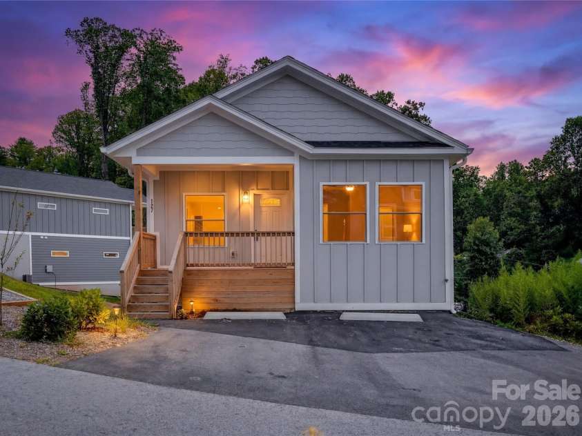 127 Northbend Drive, Asheville, NC 28804.  MLS# CAR4353731, YatesRealty ID 13773. Virtually Enhanced