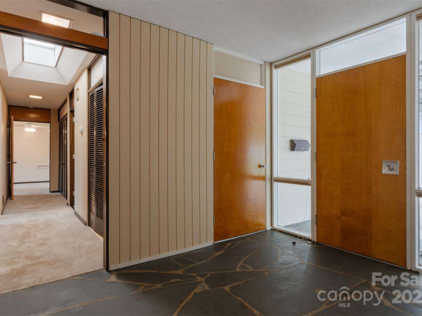 467 16th Avenue, Hickory, NC 28601.  MLS# CAR4259321, YatesRealty ID 13773. 