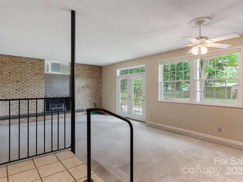 467 16th Avenue, Hickory, NC 28601.  MLS# CAR4259321, YatesRealty ID 13773. 