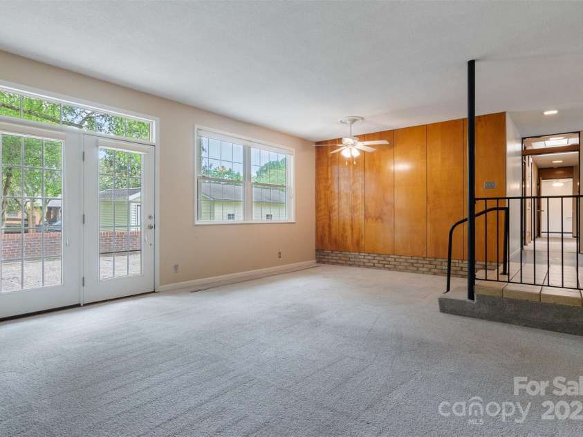 467 16th Avenue, Hickory, NC 28601.  MLS# CAR4259321, YatesRealty ID 13773. 