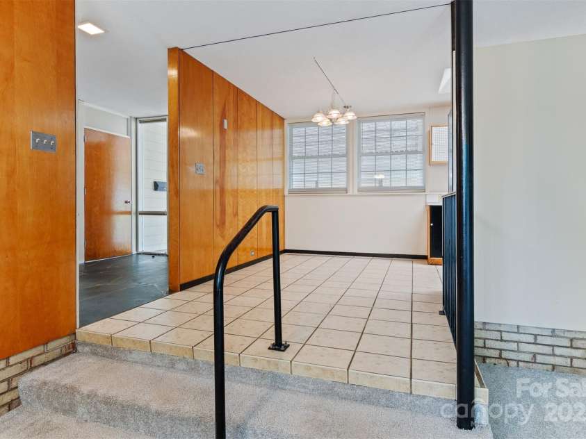 467 16th Avenue, Hickory, NC 28601.  MLS# CAR4259321, YatesRealty ID 13773. 