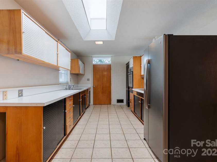 467 16th Avenue, Hickory, NC 28601.  MLS# CAR4259321, YatesRealty ID 13773. 