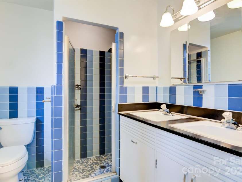 467 16th Avenue, Hickory, NC 28601.  MLS# CAR4259321, YatesRealty ID 13773. 