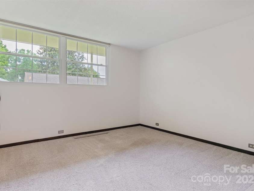 467 16th Avenue, Hickory, NC 28601.  MLS# CAR4259321, YatesRealty ID 13773. 