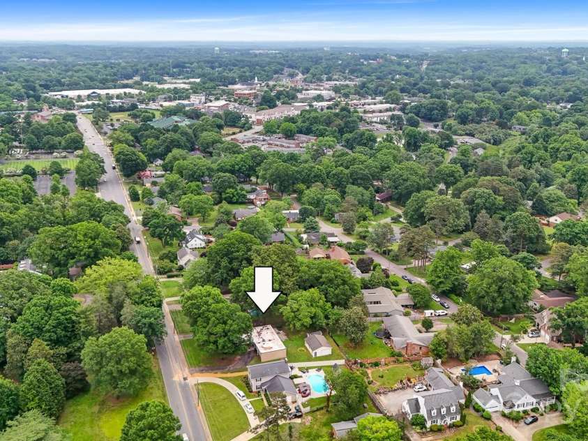 467 16th Avenue, Hickory, NC 28601.  MLS# CAR4259321, YatesRealty ID 13773. 