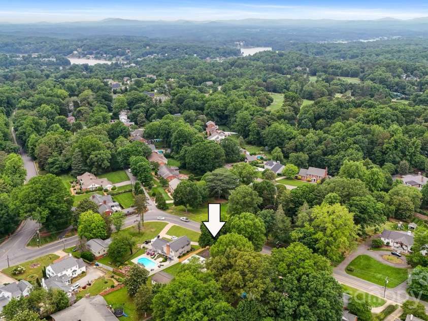 467 16th Avenue, Hickory, NC 28601.  MLS# CAR4259321, YatesRealty ID 13773. 