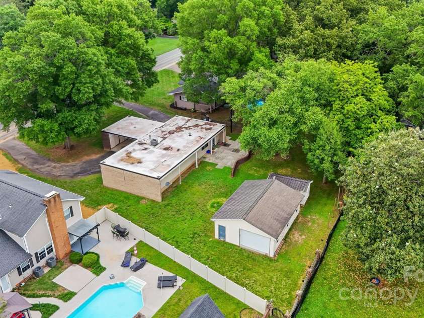 467 16th Avenue, Hickory, NC 28601.  MLS# CAR4259321, YatesRealty ID 13773. 