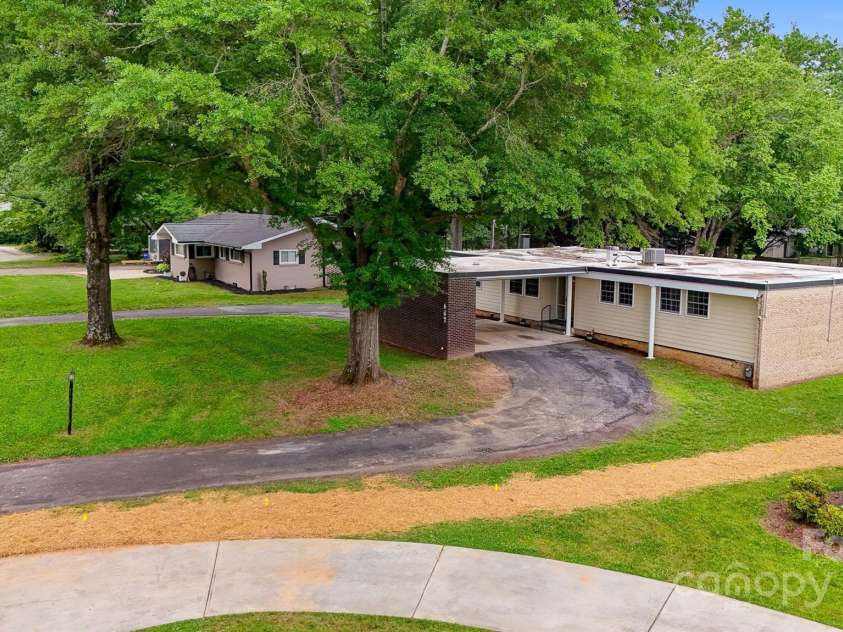 467 16th Avenue, Hickory, NC 28601.  MLS# CAR4259321, YatesRealty ID 13773. 