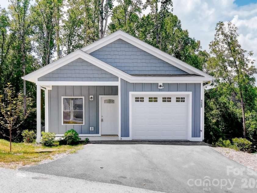 139 Northbend Drive, Asheville, NC 28804.  MLS# CAR4364167, YatesRealty ID 13774. 