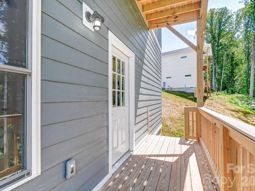 139 Northbend Drive, Asheville, NC 28804.  MLS# CAR4364167, YatesRealty ID 13774. 