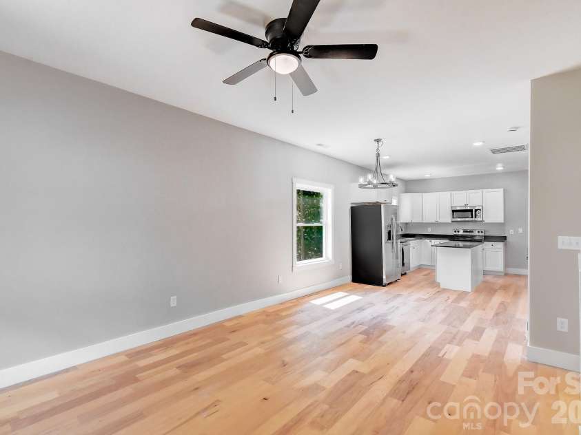 139 Northbend Drive, Asheville, NC 28804.  MLS# CAR4364167, YatesRealty ID 13774. 