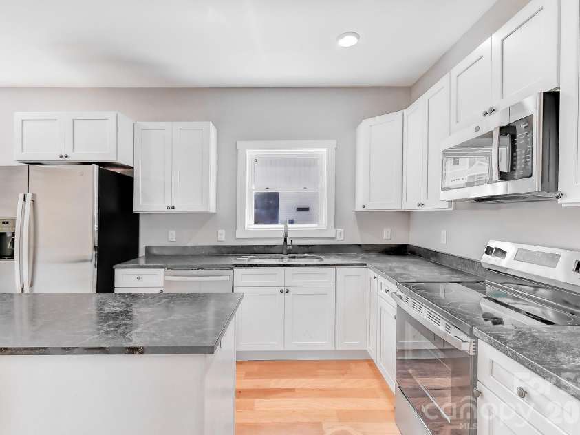 139 Northbend Drive, Asheville, NC 28804.  MLS# CAR4364167, YatesRealty ID 13774. 