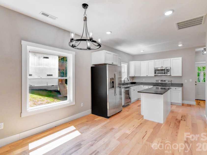 139 Northbend Drive, Asheville, NC 28804.  MLS# CAR4364167, YatesRealty ID 13774. 