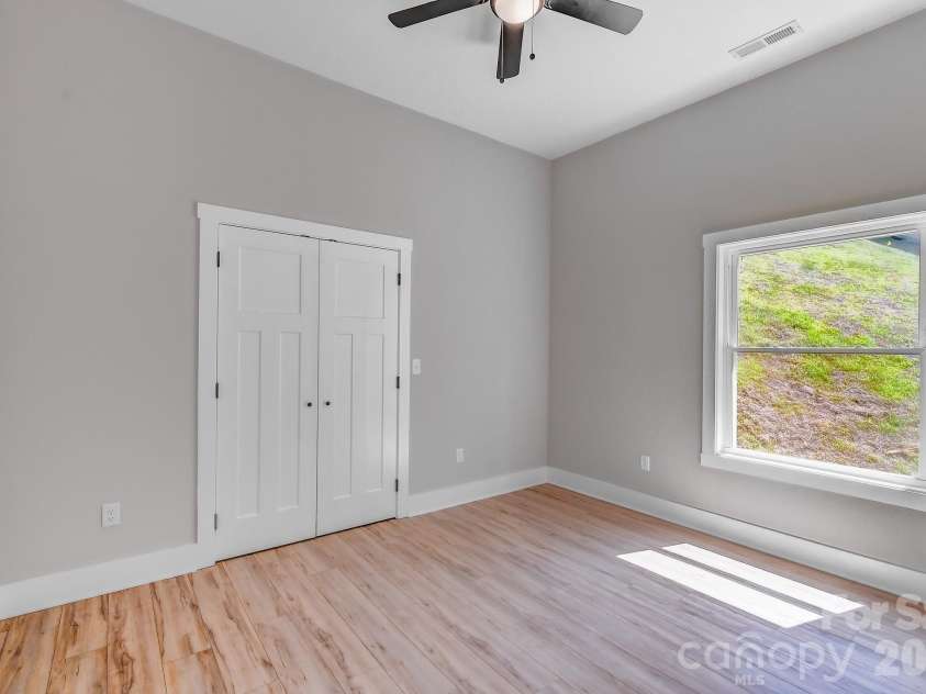 139 Northbend Drive, Asheville, NC 28804.  MLS# CAR4364167, YatesRealty ID 13774. 
