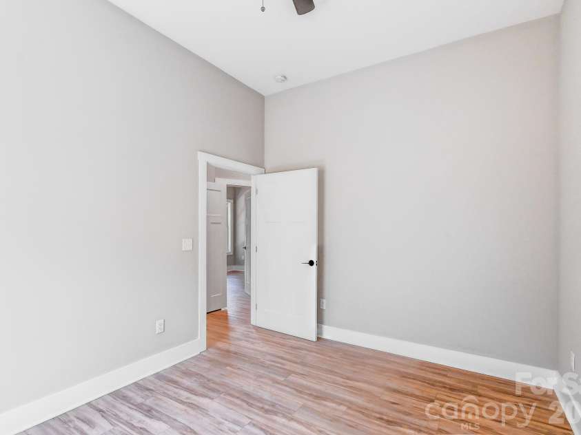 139 Northbend Drive, Asheville, NC 28804.  MLS# CAR4364167, YatesRealty ID 13774. 