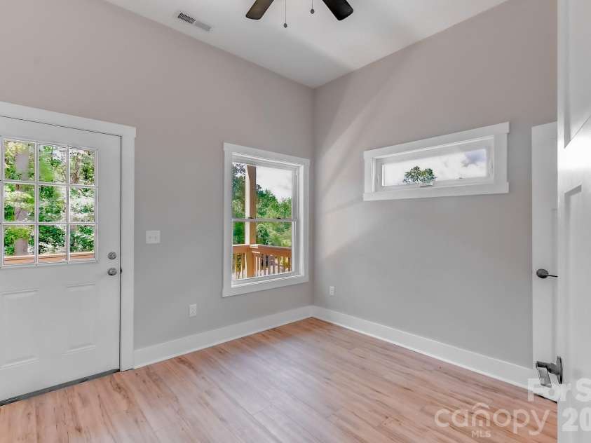 139 Northbend Drive, Asheville, NC 28804.  MLS# CAR4364167, YatesRealty ID 13774. 
