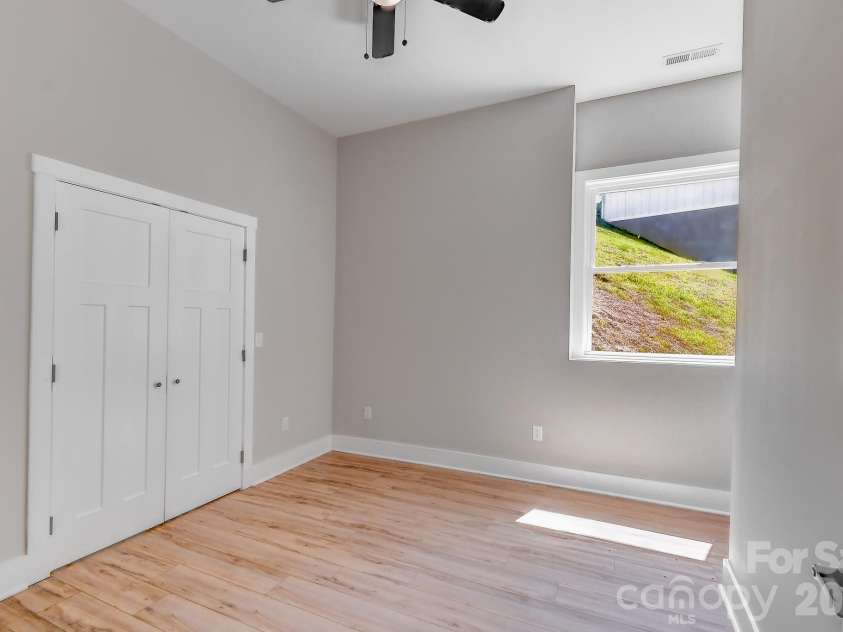 139 Northbend Drive, Asheville, NC 28804.  MLS# CAR4364167, YatesRealty ID 13774. 