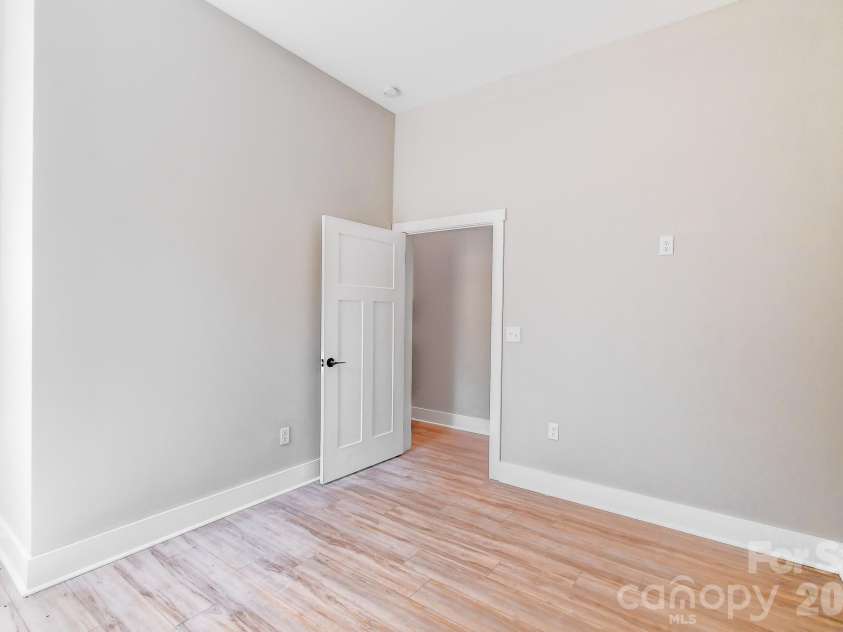 139 Northbend Drive, Asheville, NC 28804.  MLS# CAR4364167, YatesRealty ID 13774. 