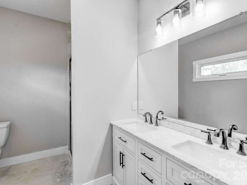 139 Northbend Drive, Asheville, NC 28804.  MLS# CAR4364167, YatesRealty ID 13774. 