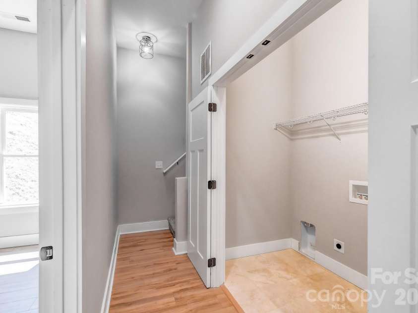 139 Northbend Drive, Asheville, NC 28804.  MLS# CAR4364167, YatesRealty ID 13774. 