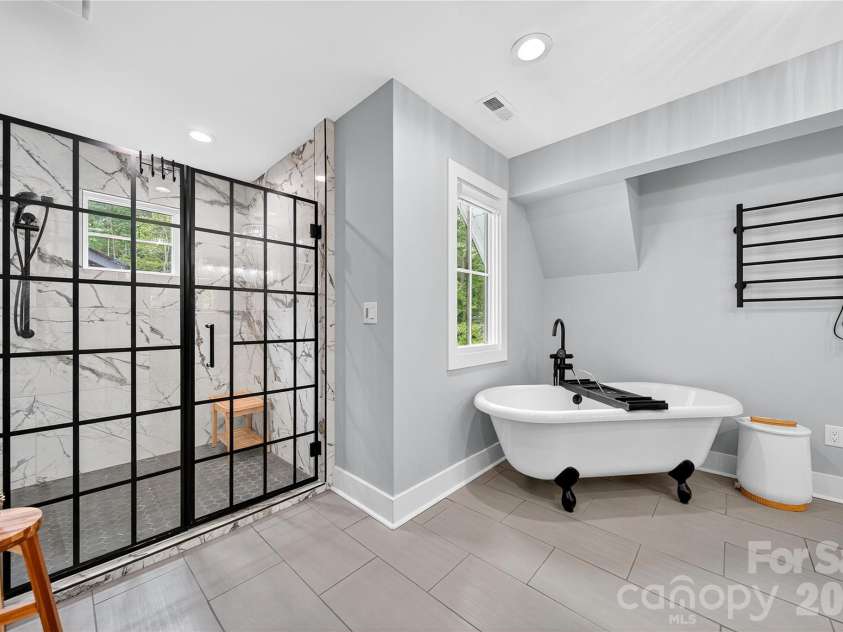 7508 Bankhead Road, Denver, NC 28037.  MLS# CAR4392246, YatesRealty ID 13775. Primary bathroom