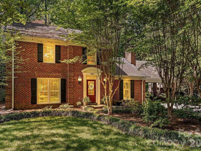 701 Tadlock Place, Matthews, NC 28105.  MLS# CAR4370332, YatesRealty ID 13776. 