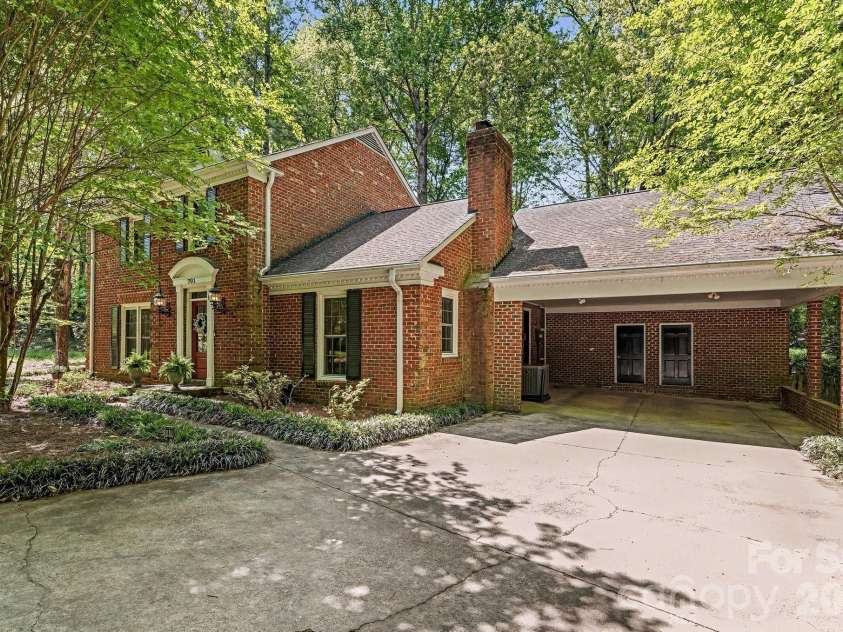 701 Tadlock Place, Matthews, NC 28105.  MLS# CAR4370332, YatesRealty ID 13776. 