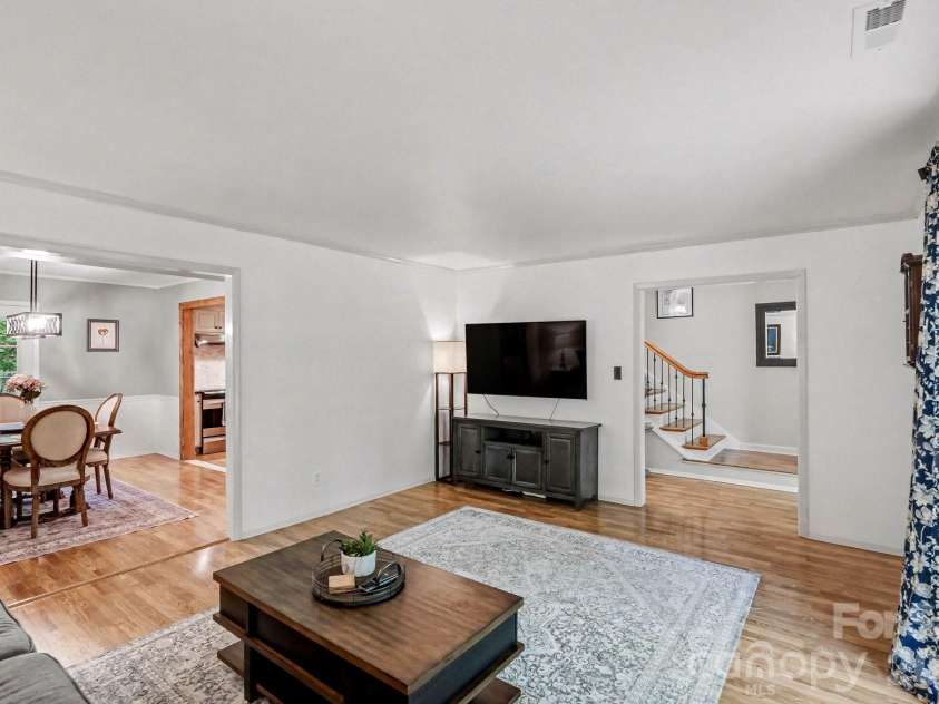 701 Tadlock Place, Matthews, NC 28105.  MLS# CAR4370332, YatesRealty ID 13776. 