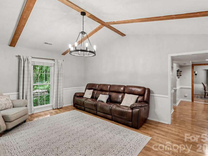 701 Tadlock Place, Matthews, NC 28105.  MLS# CAR4370332, YatesRealty ID 13776. 