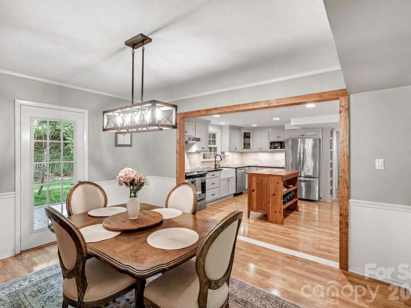 701 Tadlock Place, Matthews, NC 28105.  MLS# CAR4370332, YatesRealty ID 13776. 