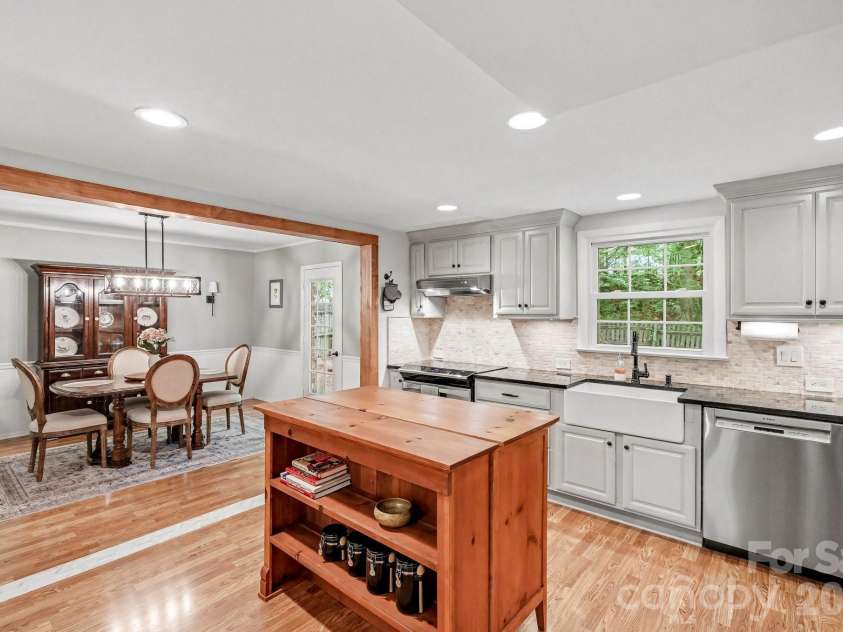 701 Tadlock Place, Matthews, NC 28105.  MLS# CAR4370332, YatesRealty ID 13776. 