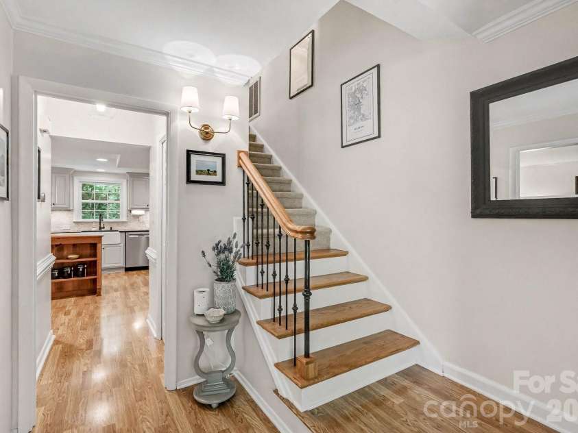 701 Tadlock Place, Matthews, NC 28105.  MLS# CAR4370332, YatesRealty ID 13776. 