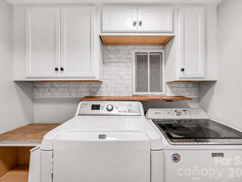 701 Tadlock Place, Matthews, NC 28105.  MLS# CAR4370332, YatesRealty ID 13776. 