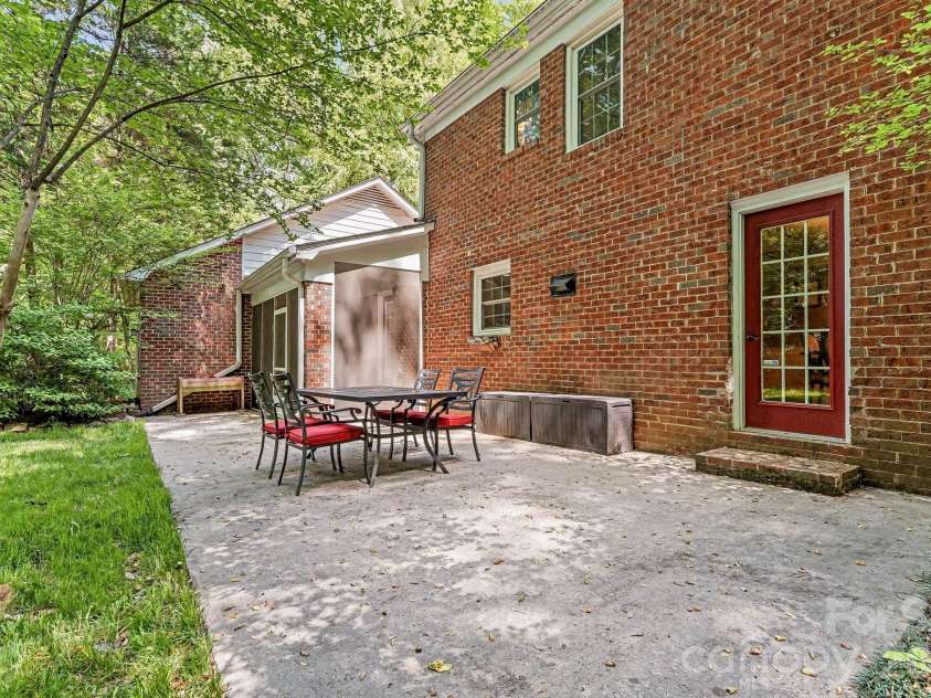 701 Tadlock Place, Matthews, NC 28105.  MLS# CAR4370332, YatesRealty ID 13776. 