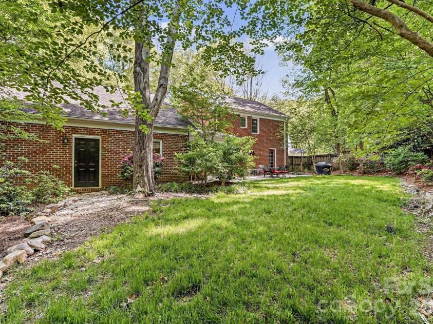 701 Tadlock Place, Matthews, NC 28105.  MLS# CAR4370332, YatesRealty ID 13776. 