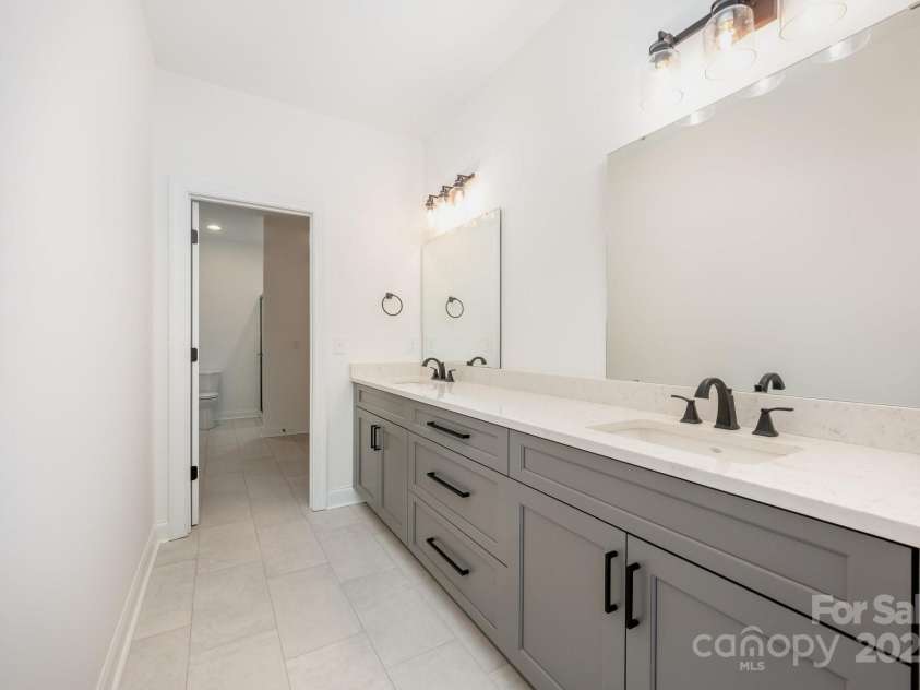 722 Clegg Farm Drive, York, SC 29745.  MLS# CAR4305468, YatesRealty ID 13777. 