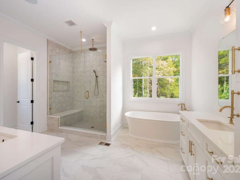 722 Clegg Farm Drive, York, SC 29745.  MLS# CAR4305468, YatesRealty ID 13777. Primar Bath